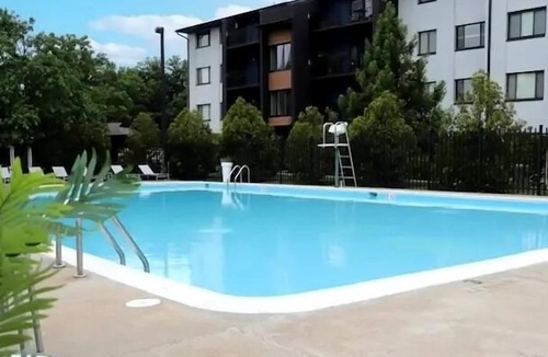 Lorton Apartment | ☆1BR Apt in ♡ of Lorton | Free Parking, Pool, Gym☆
