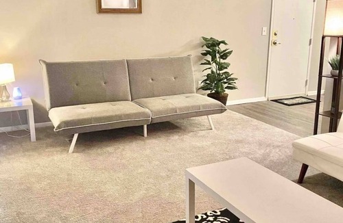 Lorton Apartment | ☆1BR Apt in ♡ of Lorton | Free Parking, Pool, Gym☆