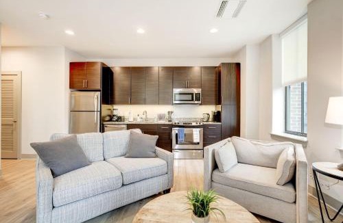 Downtown Baltimore Apartment | 1BR Luxury Apartment With Rooftop Deck & Pool