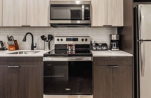Pendleton Apartment | 1BR OTR CBD Retreat - FreeParking/Gym/Rooftop Pool