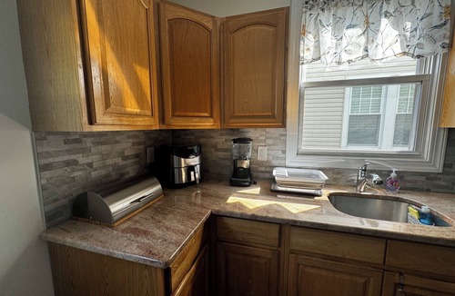 Elizabeth Apartment | 1st floor - 2 Rooms Apt, Only 5 mins Away from Newark Airport and 30 mins to NYC