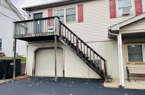 Catawissa Apartment | 2 bdr/1 bath: 10-15 mins to Bloomsburg University/Knoebel's/Geisinger