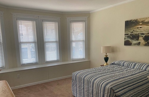 Red Bank House | 2 bedroom apt-easy walk to downtown-count basie and two river theater
