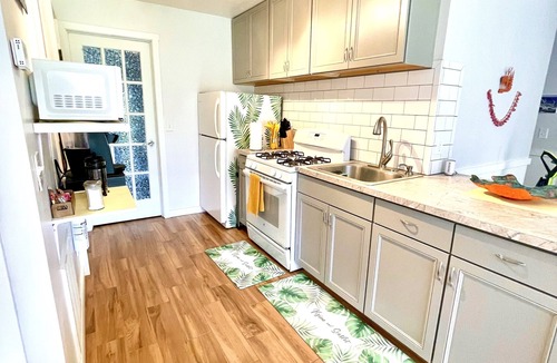 Vernon Condo | 2 bedroom cozy condo with parking on premises