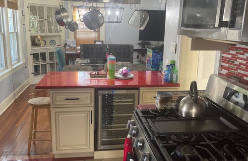 Plainfield House | 2-bedroom residential home with pool 30 mins from NYC and Beaches
