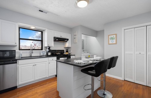 Morgantown House | 2 BR/2 bath King-suite townhouse right next to WVU Stadium & Hospital