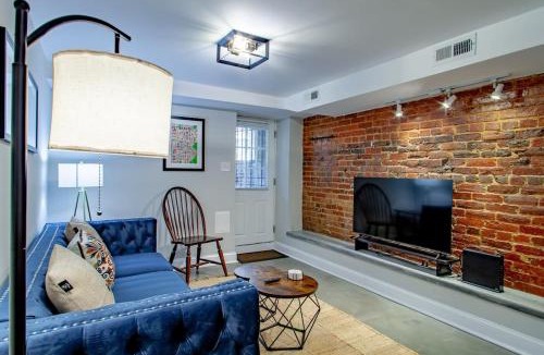 Petworth Apartment | 2-BR Petworth Pad Walk to METRO Subway