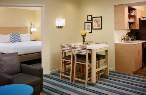 Somerset Hotel | 2 Convenient Rooms, Seasonal Swimming Pool, Full Kitchen!