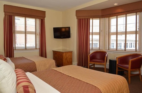 Gayborhood Hotel | 2 Family Ready Stay Close to Liberty Bell Center | Free Breakfast