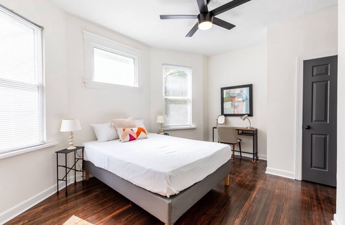 Columbia-Tusculum House | 2 in 1! Updated Home in Hyde Park Sleeps 10 in 2 Units – Walk to Waterfront