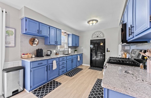 Youngstown House | 2 King Bedroom-Office Space-Garage-Pets Allowed-Millcreek Park