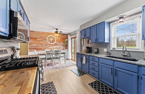 Youngstown House | 2 King Bedroom-Office Space-Garage-Pets Allowed-Millcreek Park