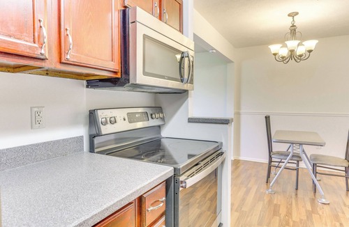 Stow House | 2 Mi to Bow Wow Beach: Townhome w/Pool Access!