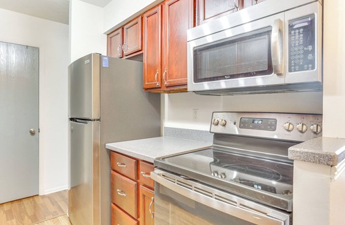Stow House | 2 Mi to Bow Wow Beach: Townhome w/Pool Access!