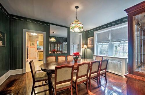 Reading House | 2 Mi to Reading Pagoda Spacious Home with Deck!