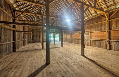 Stewartstown House | 2 Mi to Wineries Calm Cottage on 90 Acres with Barn