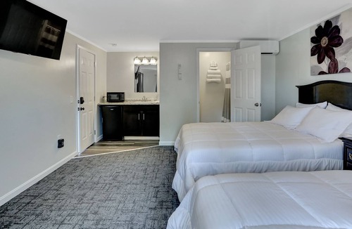 Halifax House | 2 Qn Beds at Halifax Inn. On 147 Near Millersburg