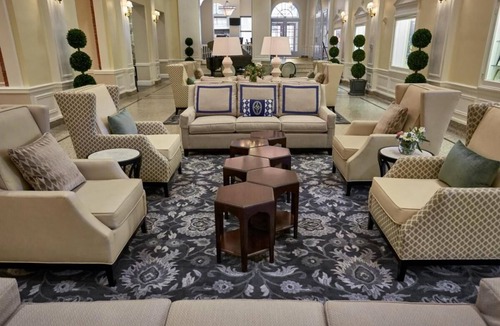 Staunton Hotel | 2 Relaxing Staunton Room w/Calming Pool Area | Right in the Heart of The City