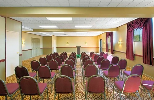 Hillsborough Hotel | 2-Star Hotel ∙ Days Inn by Wyndham Hillsborough