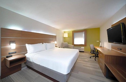 Prince Frederick Hotel | 2-Star Hotel ∙ Holiday Inn Express Prince Frederick, an IHG Hotel