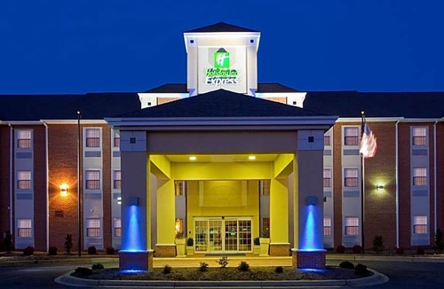 Prince Frederick Hotel | 2-Star Hotel ∙ Holiday Inn Express Prince Frederick, an IHG Hotel