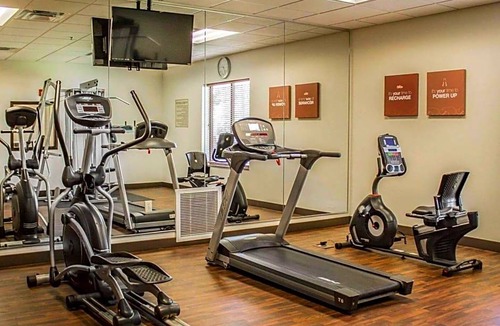 Summit Station Hotel | 2-Star Hotel ∙ Comfort Suites East Broad at 270