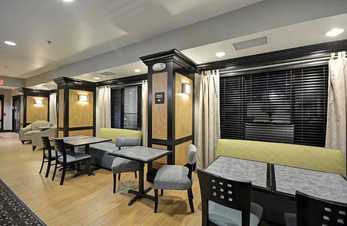 Defiance Hotel | 2-Star Hotel ∙ Hampton Inn Defiance