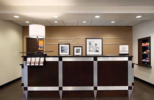 York Hotel | 2-Star Hotel ∙ Hampton Inn & Suites York South