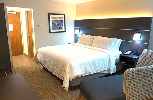 Allentown Hotel | 2-Star Hotel ∙ Holiday Inn Express - Allentown North, an IHG Hotel