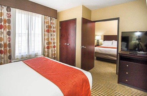 Elkton Hotel | 2-Star Hotel ∙ Holiday Inn Express & Suites Elkton - University Area, an IHG Hotel