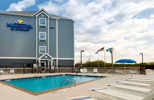 Georgetown Hotel | 2-Star Hotel ∙ Microtel Inn & Suites by Wyndham Georgetown Delaware Beaches