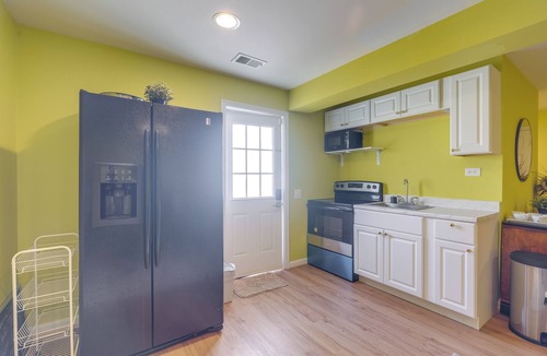 Lorton Apartment | 20 Mi to Downtown DC: Pet-Friendly Lorton Apt!