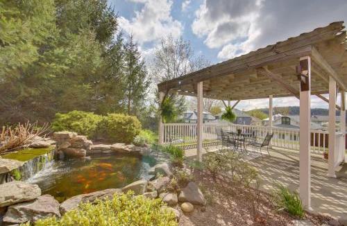 New Kensington Apartment | 20 Mi to Dtwn Pittsburgh Pet-Friendly Apartment