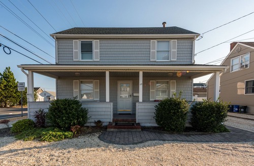 Ortley Beach House | 2025 LAVALLETTE: NEW Gourmet Kitchen & Bathroom & AC System & Outdoor shower