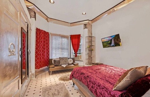 Chinatown House | 204 m² House ∙ 4 bedrooms ∙ 22 guests