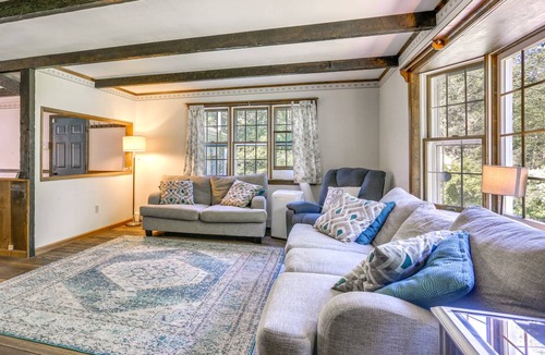 Sparrow Bush House | 204 m² House ∙ 5 bedrooms ∙ 12 guests
