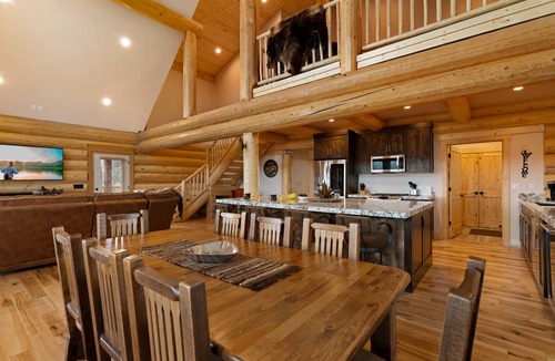 Island Park House | 208 m² House ∙ 3 bedrooms ∙ 10 guests