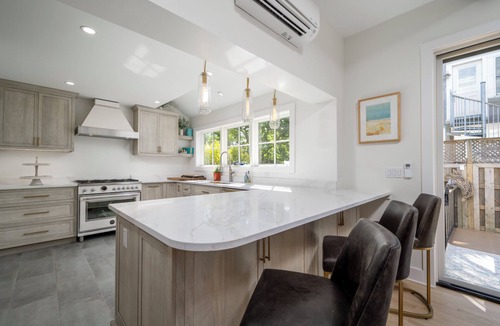 Lewes House | 209A Midland - Close to the beach!