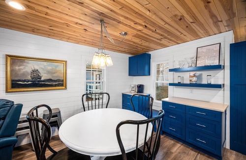 Lakeside Cottage | 228 Laurel Close to Downtown and the Lake!