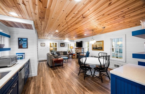 Lakeside Cottage | 228 Laurel Close to Downtown and the Lake!