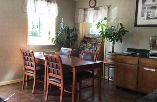 Newton Falls Hotel | 23 m² Motel ∙ 4 guests