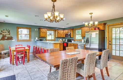 Blissfield House | 23 Mi to Mohican SP: Group-Ready Lodge w/Hot Tub