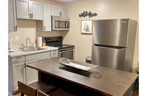 Snowshoe Condo | 23 Mountain Crest, Snowshoe, WV - Country Chic