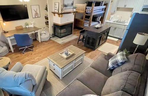Snowshoe Condo | 23 Mountain Crest, Snowshoe, WV - Country Chic