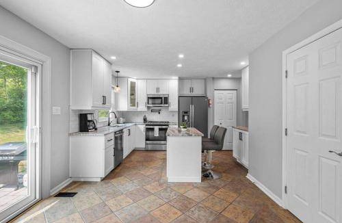 Cranberry Township House | 232 m² House ∙ 5 bedrooms ∙ 11 guests