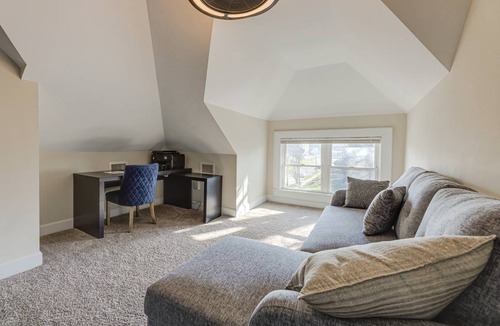 Norwood House | 232 m² House ∙ 4 bedrooms ∙ 12 guests