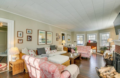 Poughkeepsie House | 236 m² House ∙ 4 bedrooms ∙ 8 guests