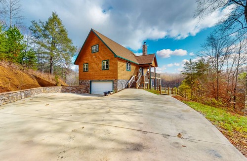 New Tazewell House | 247 m² House ∙ 3 bedrooms ∙ 12 guests