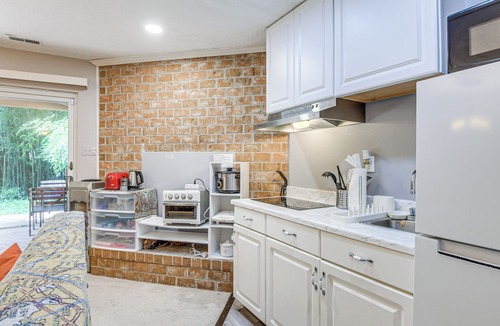 Simpsonville Apartment | < 25 Mi to Downtown Baltimore & DC: Apt w/Deck