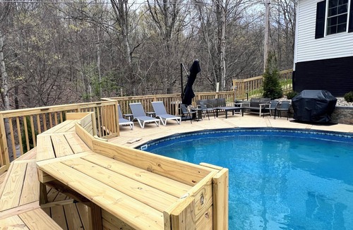 Laurelville Cabin | 25' Round Heated pool & Pickleball May 1st to October 31st. May Reduced Rates